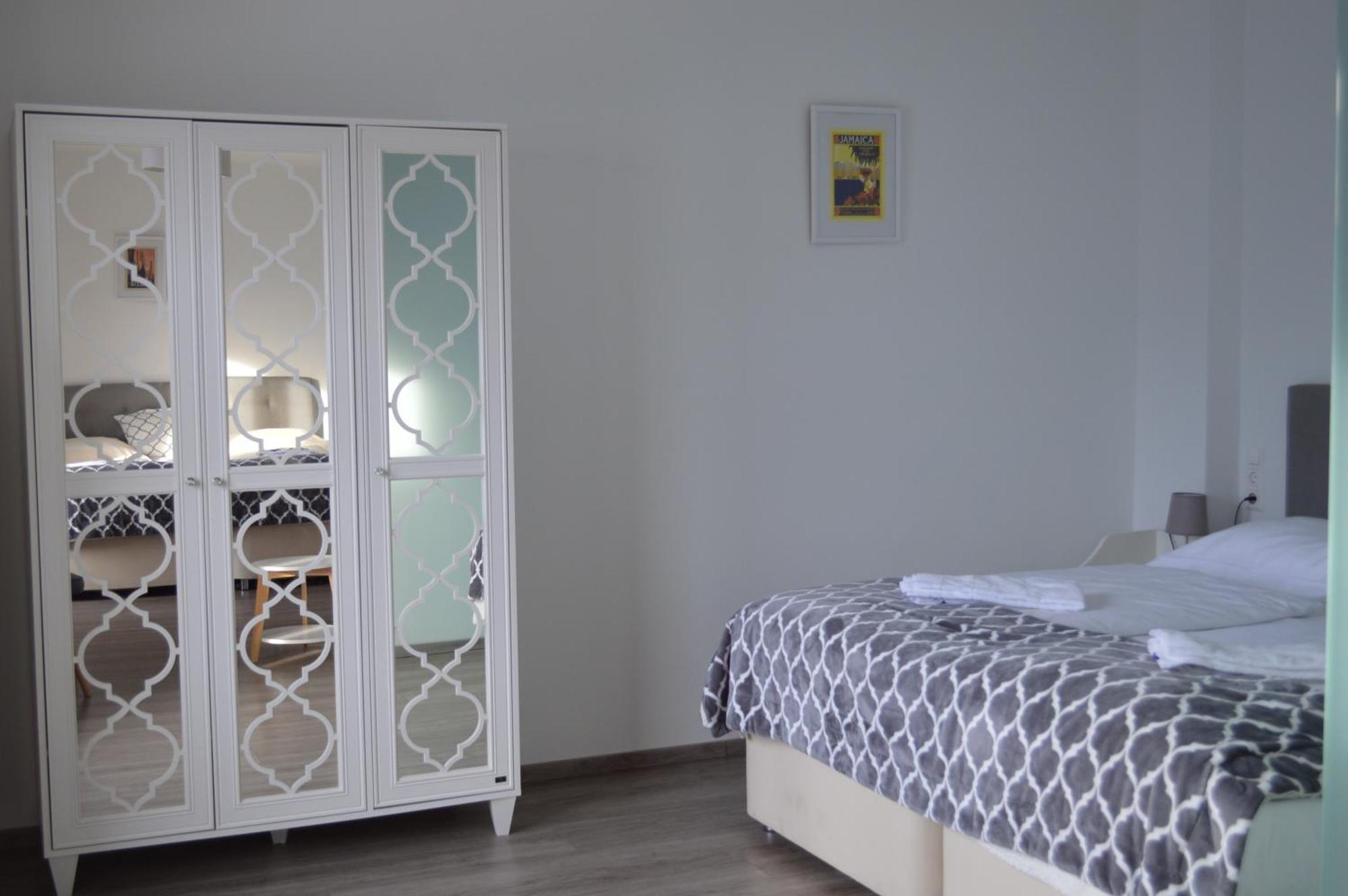 אננהיים Jaeger Guesthouse מראה חיצוני תמונה