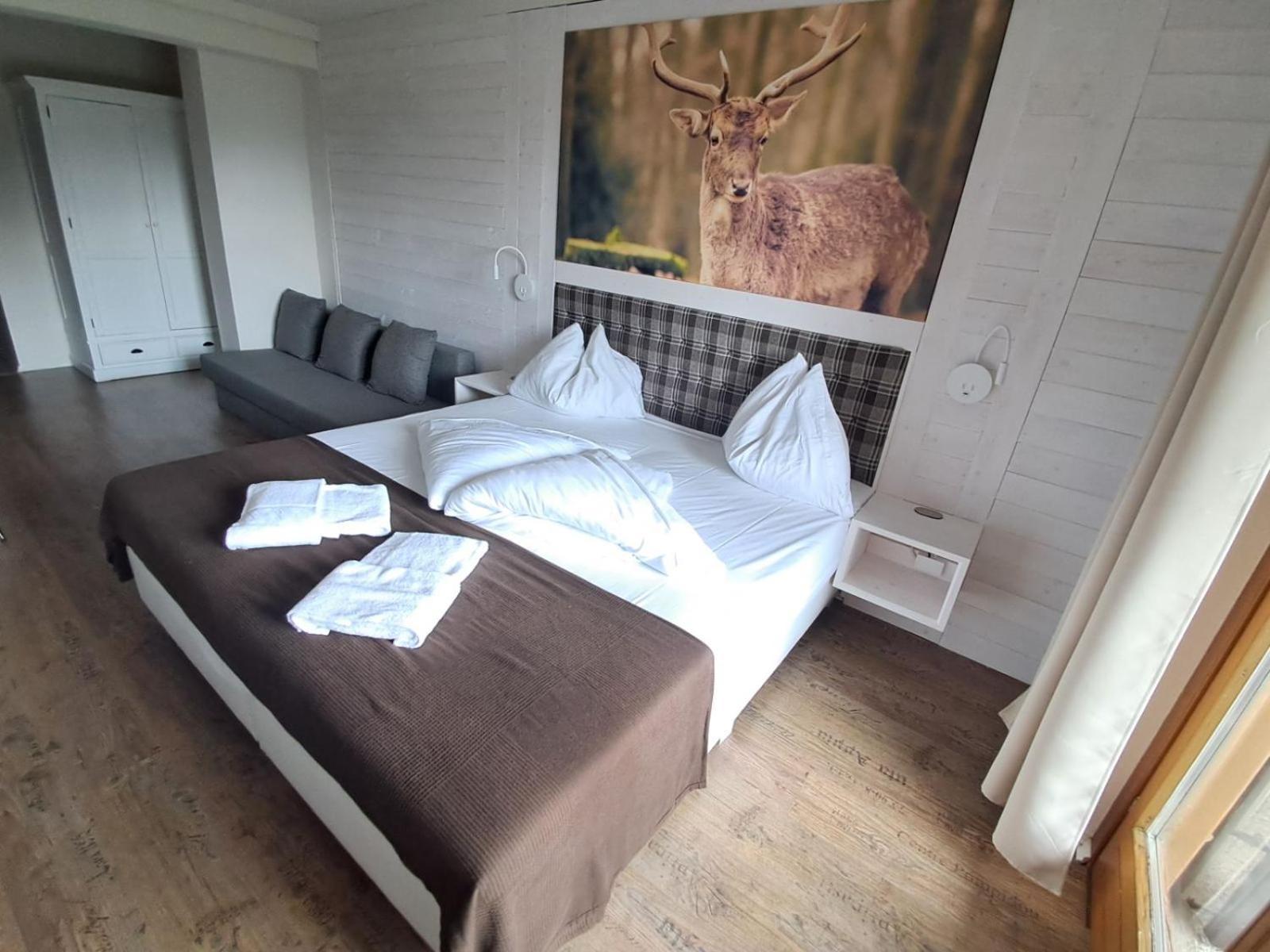 אננהיים Jaeger Guesthouse מראה חיצוני תמונה