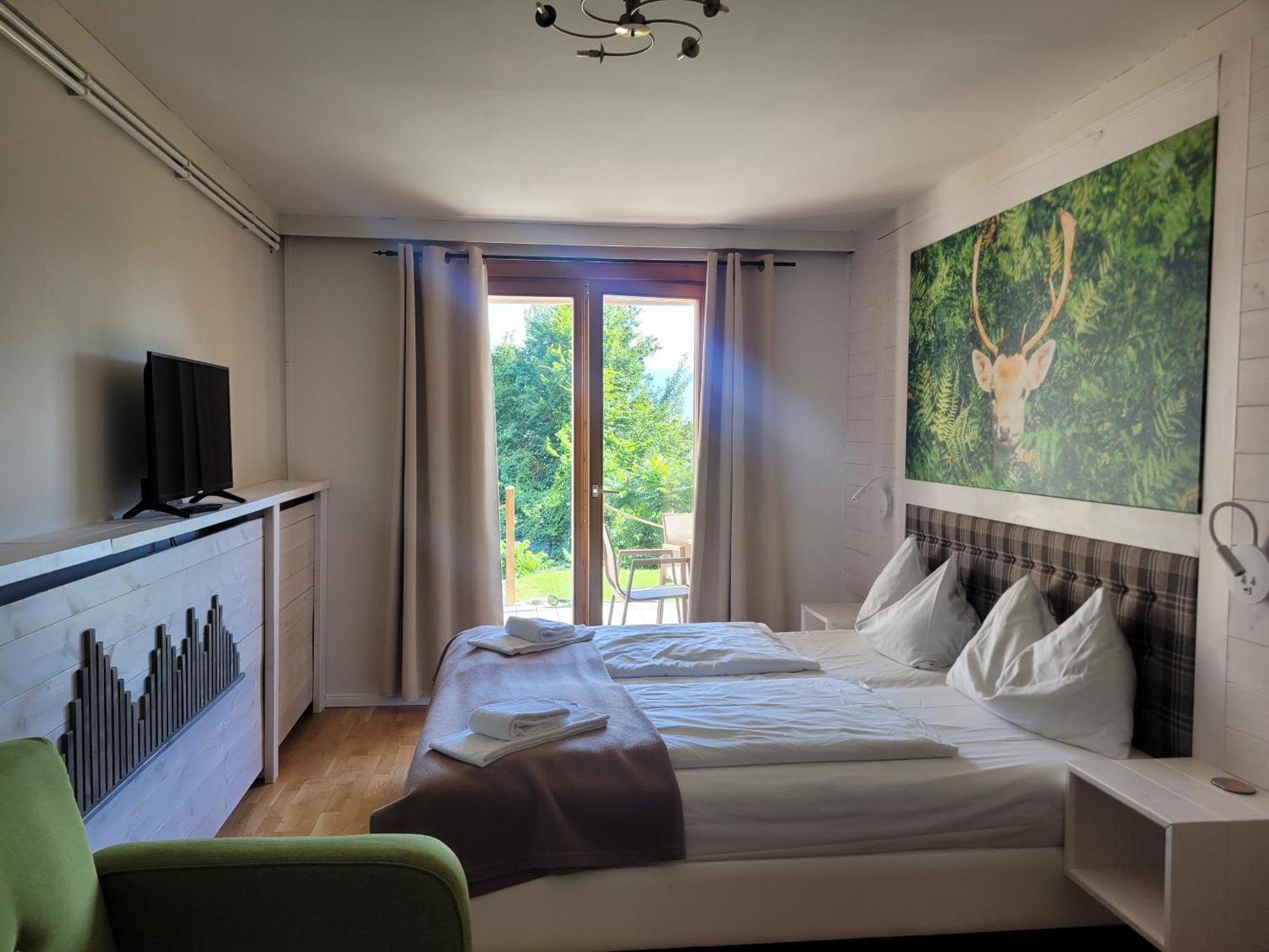 אננהיים Jaeger Guesthouse מראה חיצוני תמונה