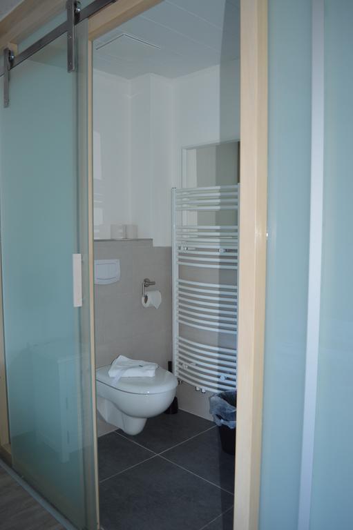 אננהיים Jaeger Guesthouse מראה חיצוני תמונה
