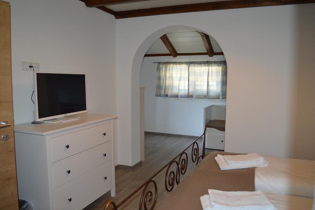 אננהיים Jaeger Guesthouse מראה חיצוני תמונה