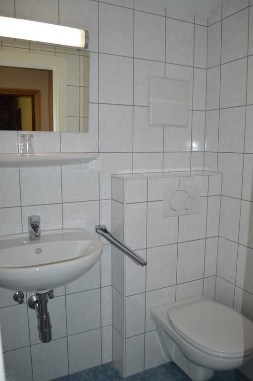 אננהיים Jaeger Guesthouse מראה חיצוני תמונה