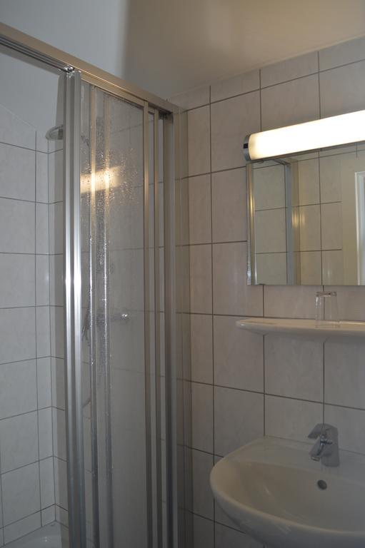 אננהיים Jaeger Guesthouse מראה חיצוני תמונה