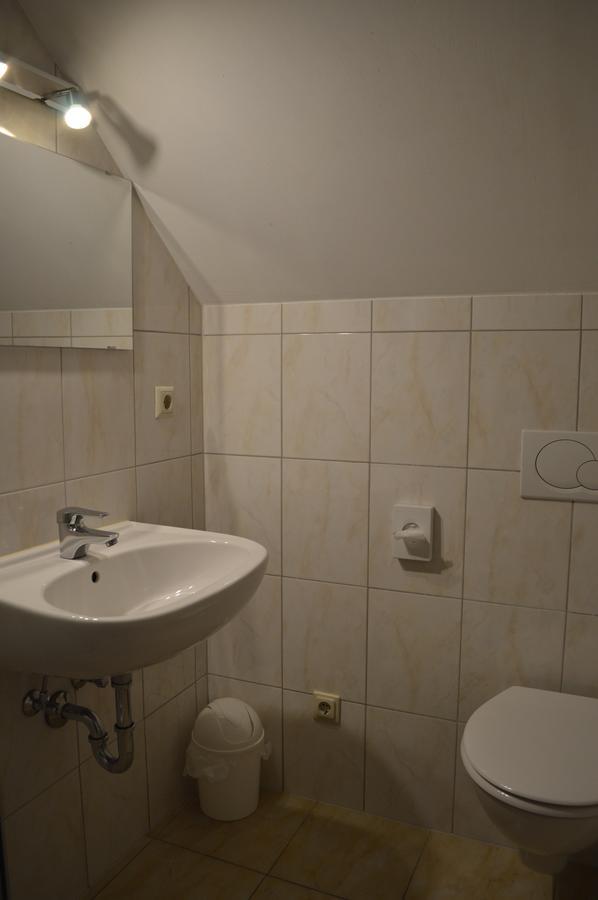 אננהיים Jaeger Guesthouse מראה חיצוני תמונה