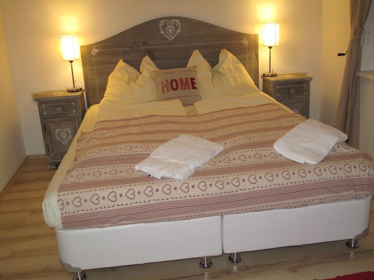 אננהיים Jaeger Guesthouse מראה חיצוני תמונה