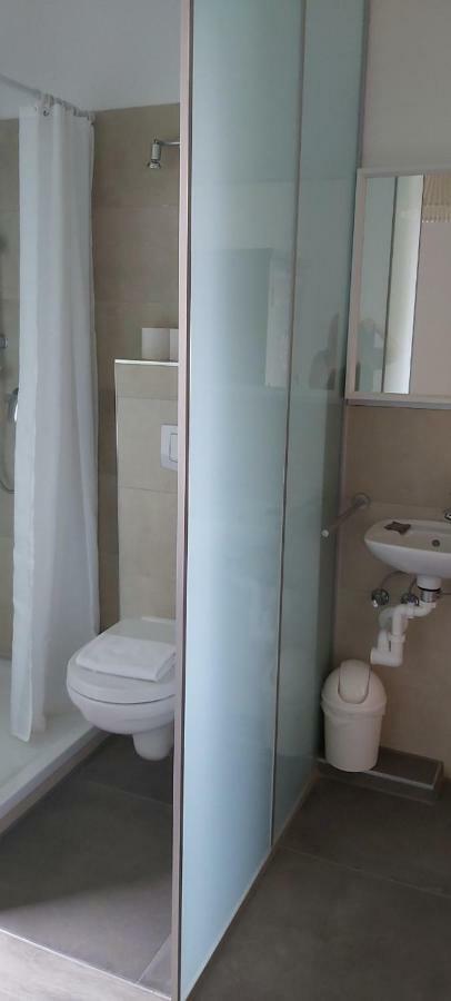 אננהיים Jaeger Guesthouse מראה חיצוני תמונה